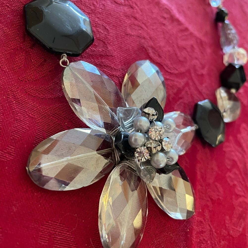 Statement Necklace.  - Picture 5 of 5